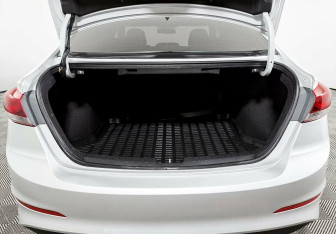 Подержанный автомобиль Hyundai Elantra Sedan 2018 года (13 фото)