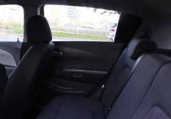 Подержанный автомобиль Chevrolet Aveo Hatchback 2012 года (10 фото)