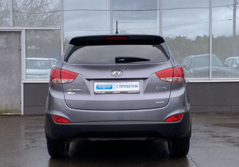 Подержанный автомобиль Hyundai ix35 2012 года (6 фото)