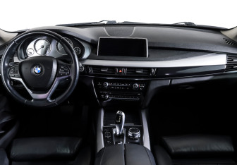 Подержанный автомобиль BMW X5 2015 года (13 фото)