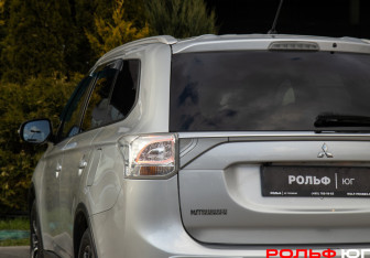 Подержанный автомобиль Mitsubishi Outlander 2014 года (23 фото)