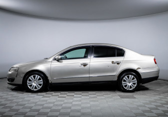Подержанный автомобиль Volkswagen Passat Sedan 2008 года (8 фото)
