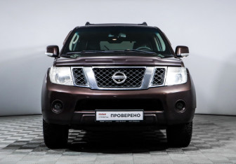 Подержанный автомобиль Nissan Pathfinder 2010 года (2 фото)