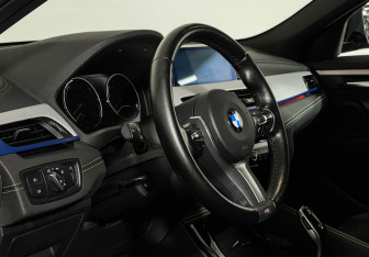 Подержанный автомобиль BMW X2 2018 года (11 фото)