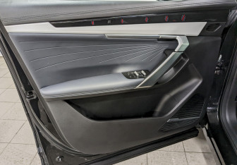 Подержанный автомобиль Geely Atlas 2024 года (11 фото)