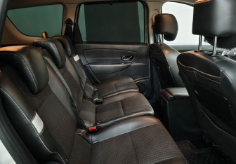 Подержанный автомобиль Renault Scenic 2016 года (13 фото)