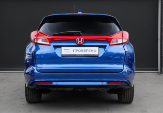 Подержанный автомобиль Honda Civic Wagon 2015 года (5 фото)