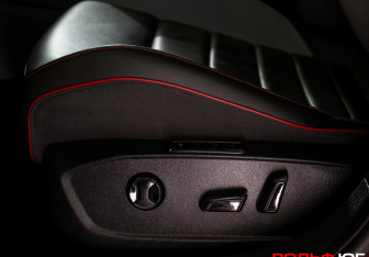 Подержанный автомобиль Volkswagen Golf GTI Hatchback 2021 года (17 фото)