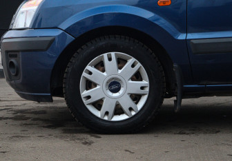 Подержанный автомобиль Ford Fusion 2008 года (14 фото)