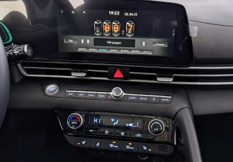 Подержанный автомобиль Hyundai Elantra Sedan 2024 года (17 фото)