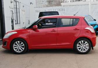 Подержанный автомобиль Suzuki Swift Hatchback 2013 года (8 фото)