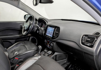 Подержанный автомобиль Jeep Compass 2018 года (11 фото)