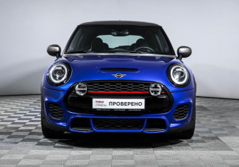 Подержанный автомобиль MINI Hatch 2019 года (2 фото)