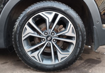 Подержанный автомобиль Hyundai Santa Fe 2019 года (16 фото)