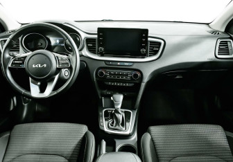 Подержанный автомобиль Kia Ceed Wagon 2022 года (9 фото)