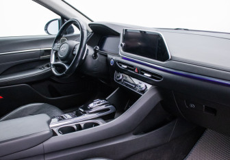 Подержанный автомобиль Hyundai Sonata 2021 года (10 фото)