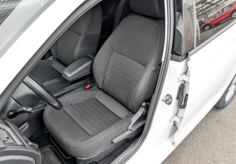 Подержанный автомобиль Skoda Rapid Liftback 2017 года (20 фото)