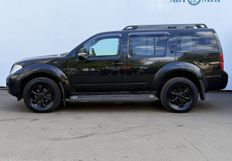 Подержанный автомобиль Nissan Pathfinder 2012 года (8 фото)