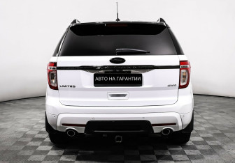 Подержанный автомобиль Ford Explorer 2013 года (6 фото)