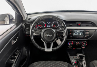 Подержанный автомобиль Kia Rio Hatchback 2020 года (19 фото)