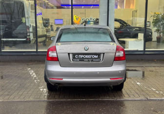 Подержанный автомобиль Skoda Octavia Liftback 2011 года (7 фото)