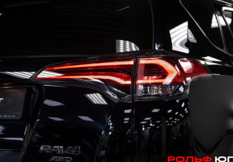 Подержанный автомобиль Toyota RAV4 2019 года (20 фото)