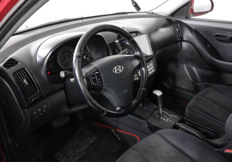 Подержанный автомобиль Hyundai Elantra Sedan 2006 года (5 фото)