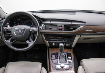 Подержанный автомобиль Audi A6 Sedan 2015 года (13 фото)