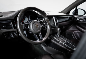Подержанный автомобиль Porsche Macan 2015 года (14 фото)