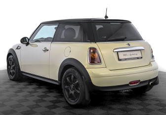 Подержанный автомобиль MINI Hatch 2008 года (7 фото)