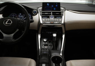 Подержанный автомобиль Lexus NX 2014 года (21 фото)