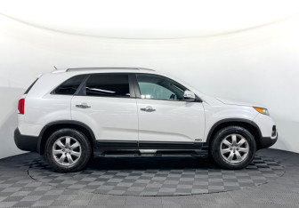 Подержанный автомобиль Kia Sorento 2012 года (4 фото)