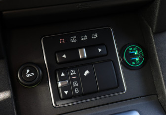 Подержанный автомобиль Land Rover Discovery 2014 года (12 фото)