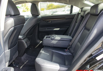 Подержанный автомобиль Lexus ES 2013 года (10 фото)