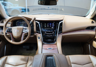 Подержанный автомобиль Cadillac Escalade Suv 2016 года (13 фото)