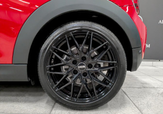 Подержанный автомобиль MINI Hatch 2020 года (18 фото)