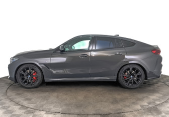 Подержанный автомобиль BMW X6 2023 года (8 фото)