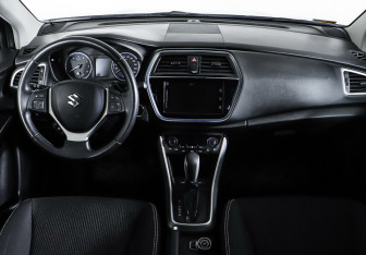 Подержанный автомобиль Suzuki SX4 Hatchback 2018 года (10 фото)