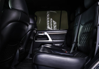 Подержанный автомобиль Toyota Land Cruiser Suv 2017 года (12 фото)