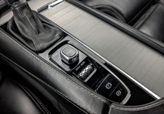 Подержанный автомобиль Volvo S90 2017 года (30 фото)