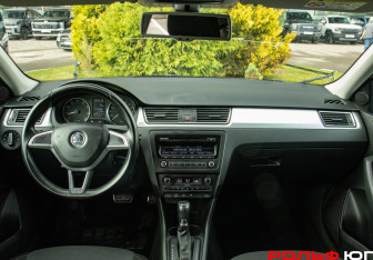 Подержанный автомобиль Skoda Rapid Liftback 2014 года (10 фото)