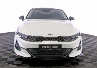 Подержанный автомобиль Kia K5 2021 года (2 фото)