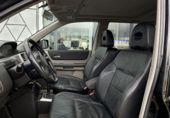 Подержанный автомобиль Nissan X-Trail 2005 года (19 фото)