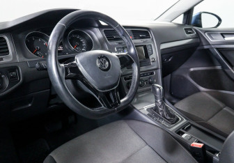Подержанный автомобиль Volkswagen Golf Hatchback 2013 года (9 фото)