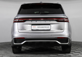 Подержанный автомобиль Geely Monjaro 2023 года (6 фото)