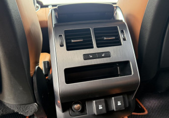Подержанный автомобиль Land Rover Range Rover Sport 2019 года (14 фото)