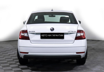 Подержанный автомобиль Skoda Octavia Liftback 2017 года (4 фото)
