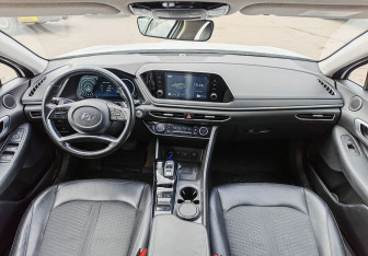 Подержанный автомобиль Hyundai Sonata 2019 года (11 фото)