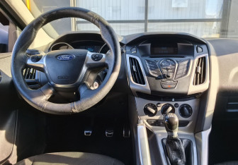 Подержанный автомобиль Ford Focus Hatchback 2012 года (13 фото)