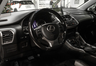 Подержанный автомобиль Lexus NX 2015 года (11 фото)